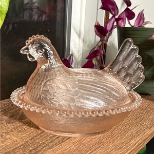 Light pink Indiana 7” hen on nest